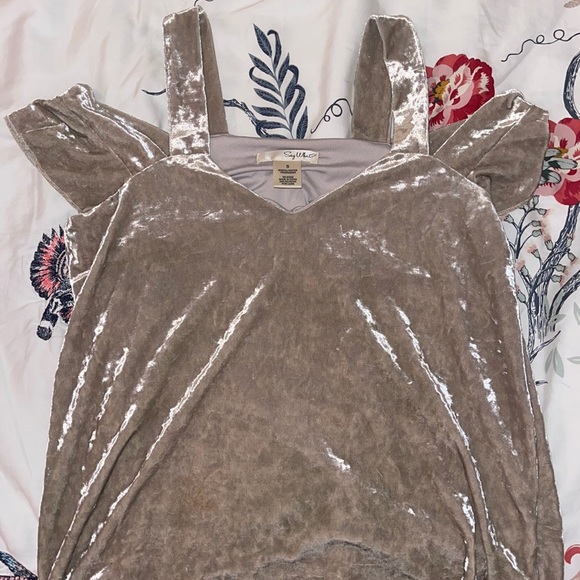 Women’s velvet off the shoulder top - Picture 1 of 6